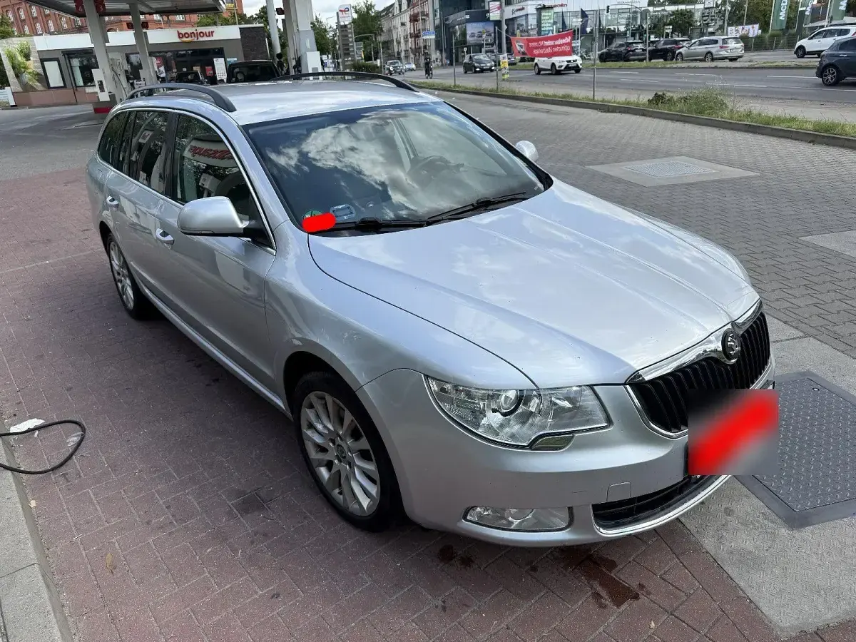 Gebraucht Skoda Superb Elegance 140 PS (102 kW) 2012 Silber Kombi