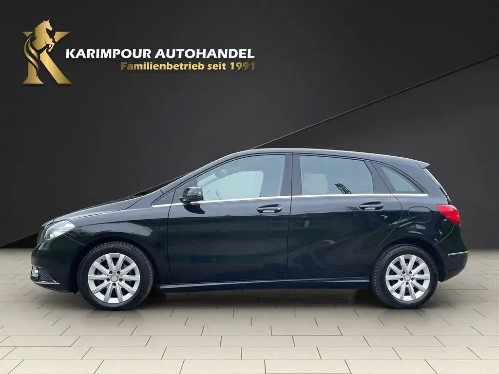Gebraucht Mercedes B180 122 PS (89 kW) 2014 Schwarz Kleinwagen