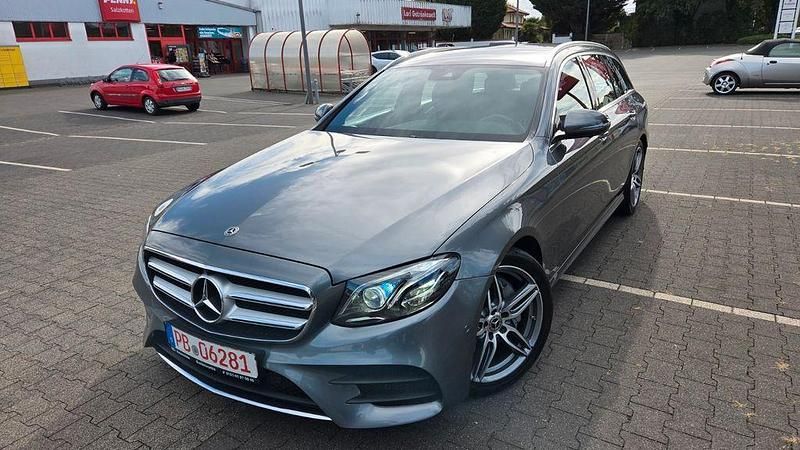 Grau Gebraucht 2019 Mercedes E220 AMG Limousine | 26.999 € (Guter Preis) - Bild 1/4