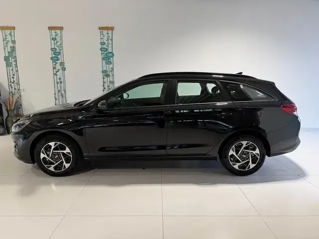 Neu Hyundai i30 GO! 97 PS (71 kW) 2025 Abyss black pearl Kombi