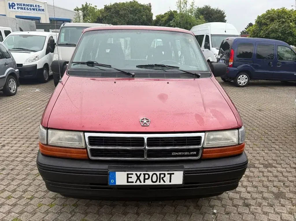 Gebraucht Chrysler Voyager 163 PS (119 kW) 1995 Rot Van / Kleinbus