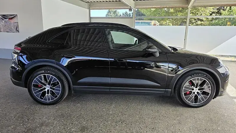 Second-hand Porsche Macan 380 kW (517 CP) 2025 Negru SUV