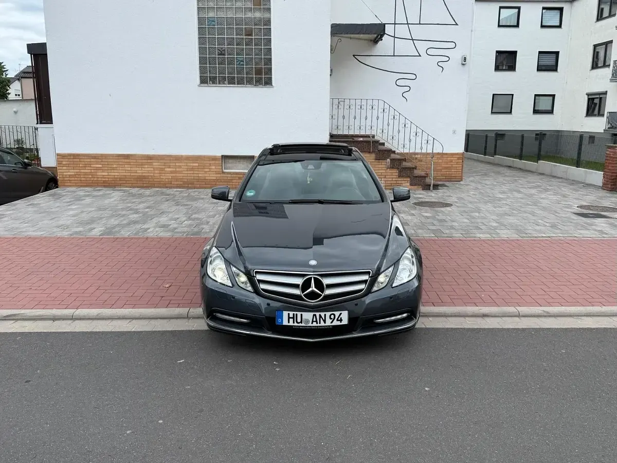 Gebraucht Mercedes E350 265 PS (194 kW) 2012 Grau Coupé