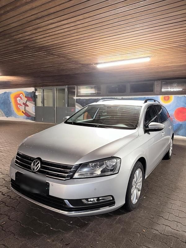 Grau Gebraucht 2012 VW Passat Kombi | 5.500 € (Superpreis) - Bild 1/4
