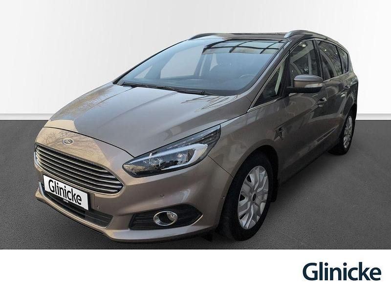 Gebraucht Ford S-MAX Titanium 165 PS (121 kW) 2019 Silber Van / Kleinbus