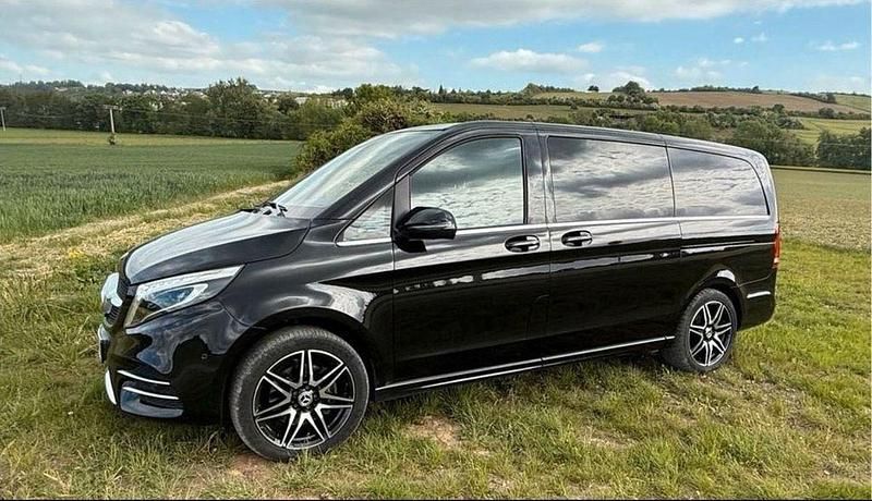 Schwarz Gebraucht 2022 Mercedes V300 Avantgarde Edition Van / Kleinbus | 60.000 € (Fairer Preis) - Bild 1/4