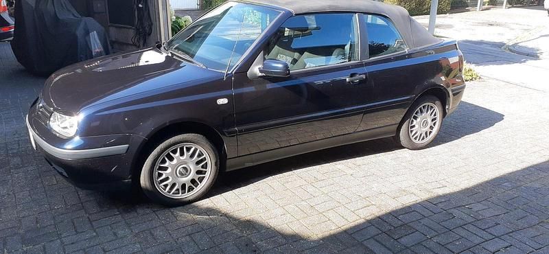 Schwarz Gebraucht 2000 VW Golf Cabriolet Cabrio | 3.650 € - Bild 1/4