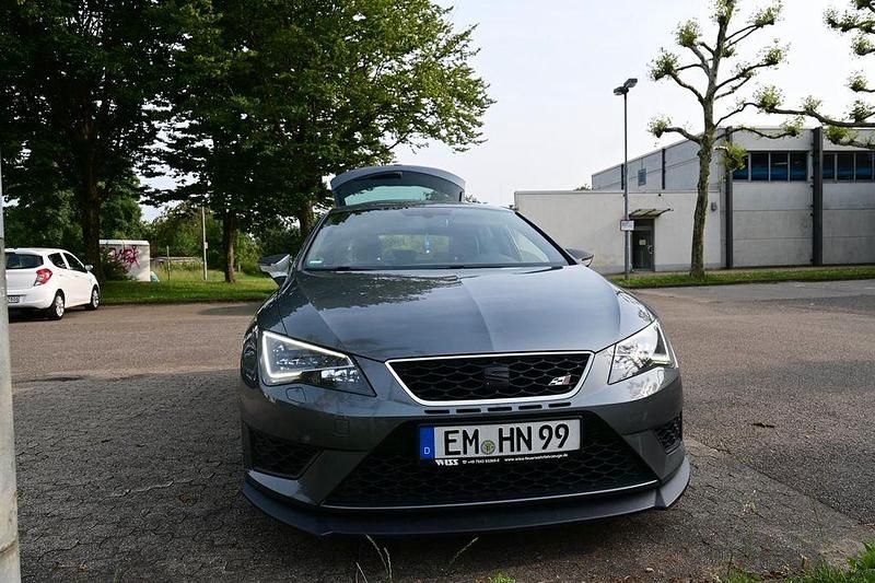 Grau Gebraucht 2015 Cupra Leon Limousine | 15.900 € (Fairer Preis) - Bild 1/4