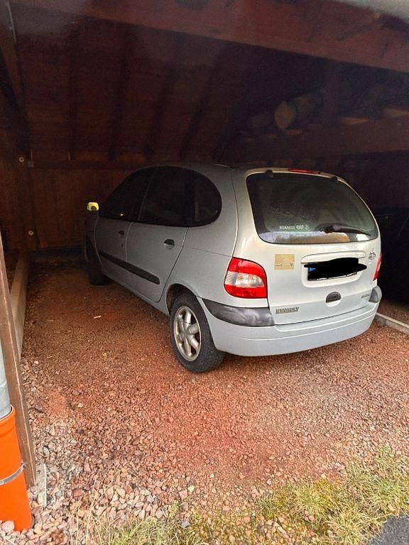 Gebraucht Renault Mégane 107 PS (78 kW) 2000 Silber Van / Kleinbus