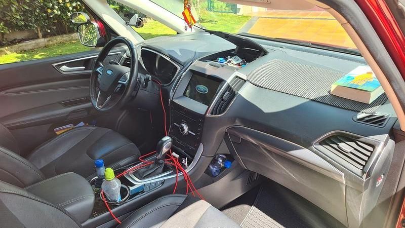 Gebraucht Ford Galaxy Titanium 179 PS (131 kW) 2018 Rot Van / Kleinbus