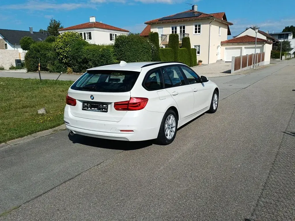 Gebraucht BMW 318 Advantage 136 PS (100 kW) 2018 Weiß Kombi