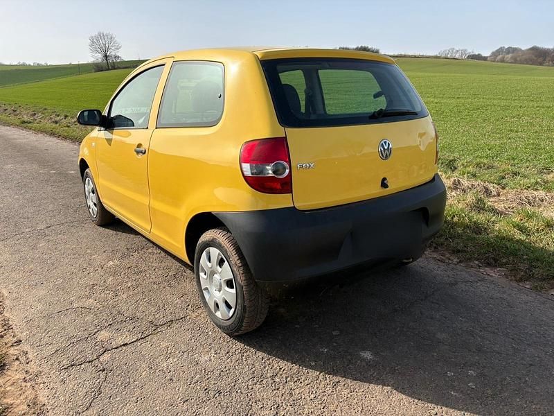 Gebraucht VW Fox 60 PS (44 kW) 2005 Gelb Kleinwagen