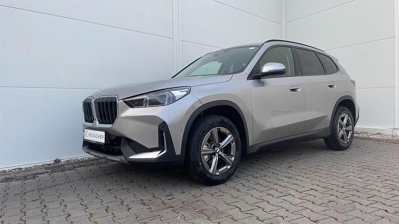 Gebraucht BMW X1 Efficient Dynamics 163 PS (119 kW) 2025 Spacesilber metallic SUV
