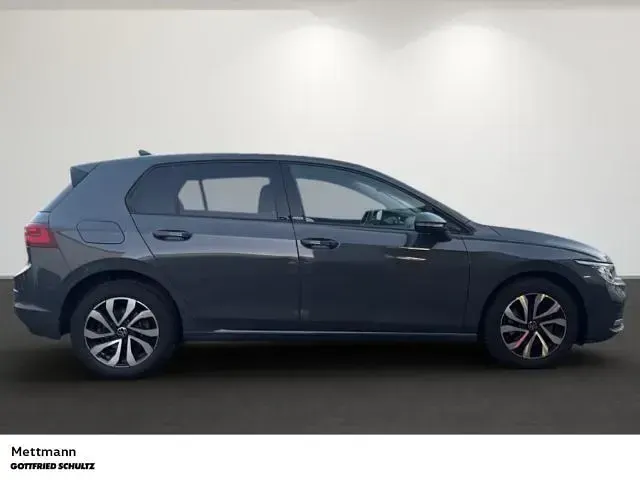 Usata VW Golf VIII Active 150 CV (110 kW) 2023 Grigio Berlina