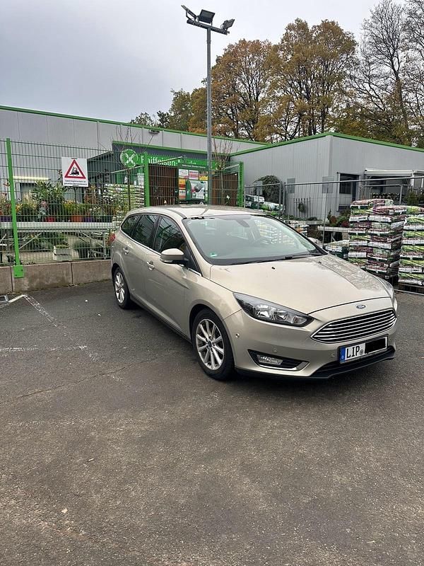 Gold Gebraucht 2015 Ford Focus Kombi | 6.000 € (Fairer Preis) - Bild 1/4