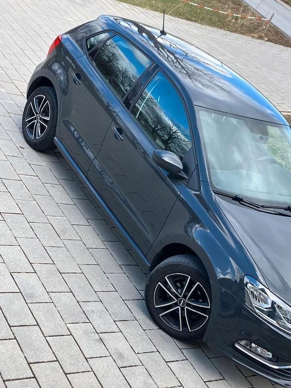 Gebraucht VW Polo Comfortline 75 PS (55 kW) 2015 Grau Kleinwagen
