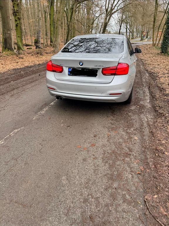 Gebraucht BMW 330e Advantage 252 PS (185 kW) 2017 Grau Limousine