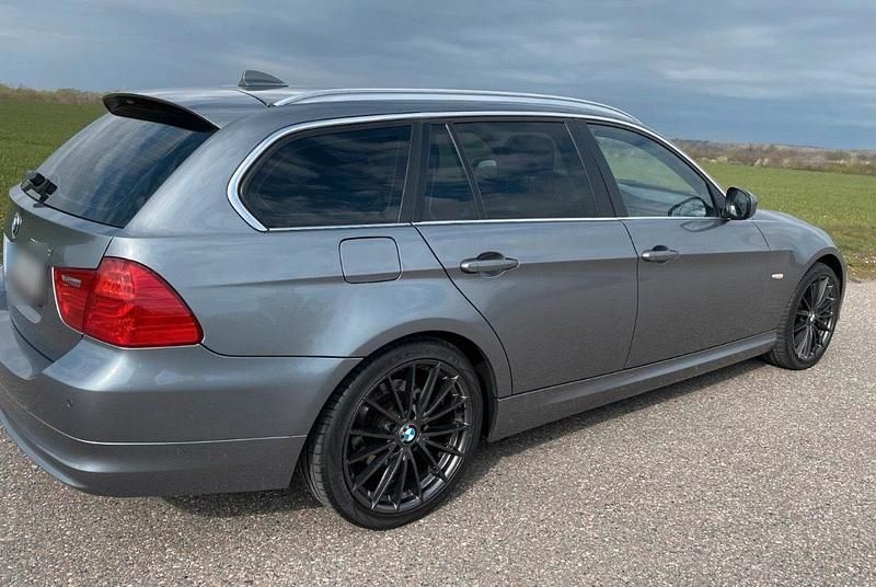 Gebraucht BMW 320 184 PS (135 kW) 2011 Grau Kombi