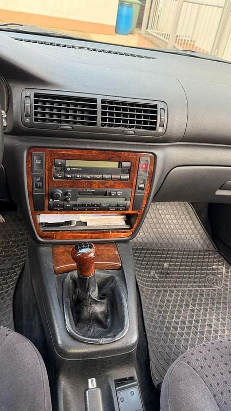 Second-hand VW Passat 101 CP (74 kW) 1997 Argintiu Berlinǎ