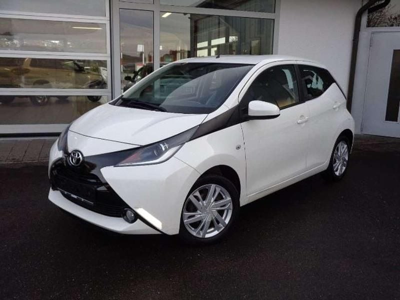 Weiß Gebraucht 2017 Toyota Aygo X-play Kleinwagen | 5.000 € (Guter Preis) - Bild 1/4