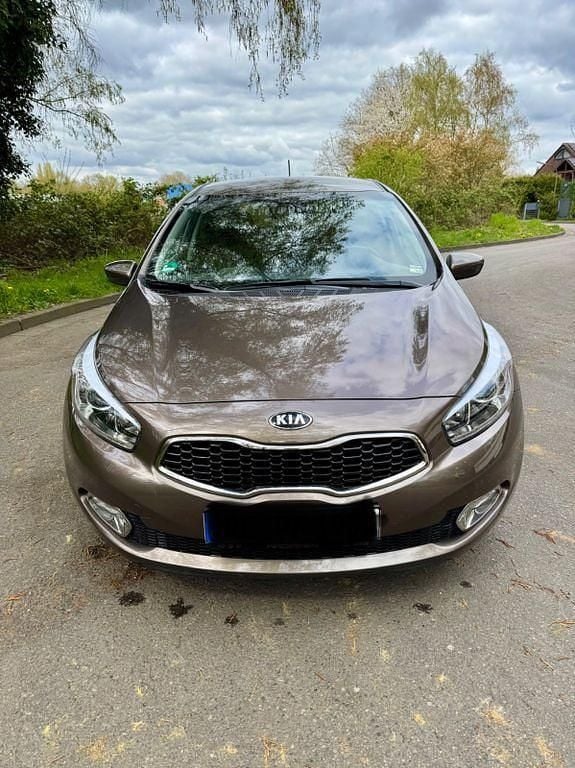 Gebraucht Kia Ceed DREAM-TEAM Edition 99 PS (72 kW) 2014 Braun Kleinwagen
