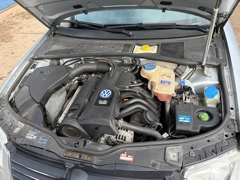 Gebraucht VW Passat 102 PS (75 kW) 2002 Silber Limousine