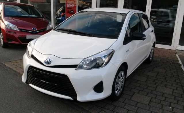 Gebraucht Toyota Yaris Hybrid 75 PS (55 kW) 2012 Weiß Limousine