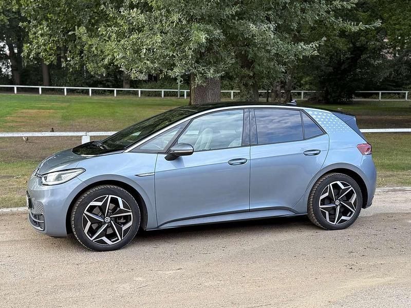 Blau Gebraucht 2021 VW ID.3 Pro Kleinwagen | 19.950 € (Guter Preis) - Bild 1/4