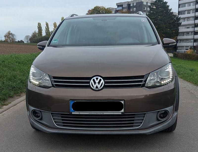 Braun Gebraucht 2011 VW Touran Cross Van / Kleinbus | 6.600 € (Guter Preis) - Bild 1/4