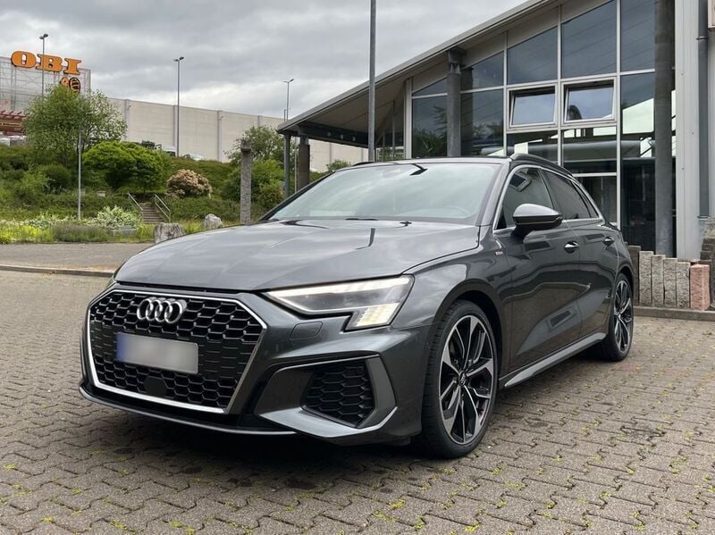 Grau Gebraucht 2020 Audi A3 Sportback S-Line Limousine | 24.970 € (Etwas zu teuer) - Bild 1/4