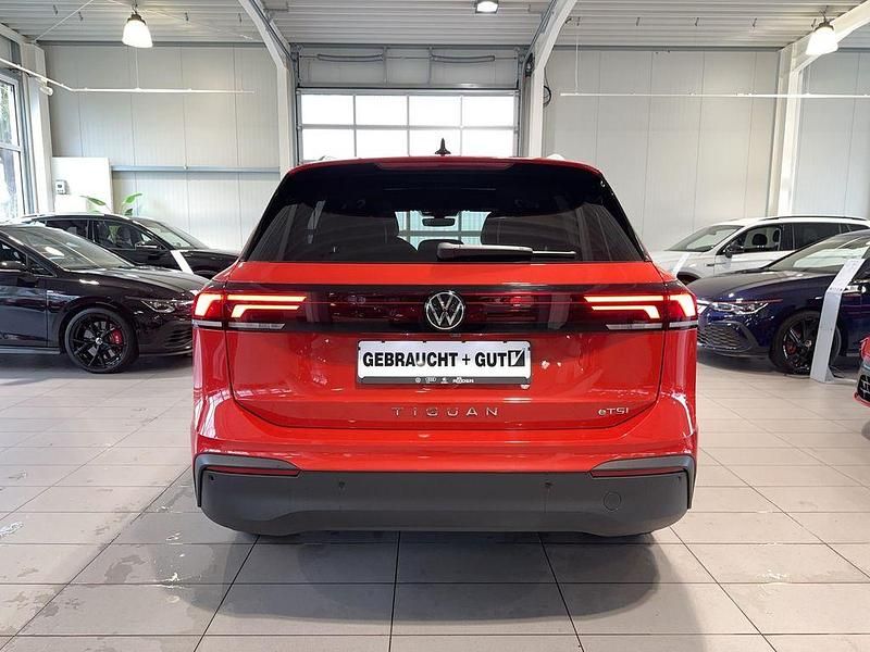 Gebraucht VW Tiguan Pro 150 PS (110 kW) 2025 Rot SUV