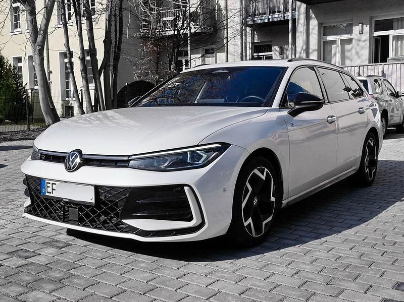 Gebraucht VW Passat R-line 150 PS (110 kW) 2024 Weiß Kombi