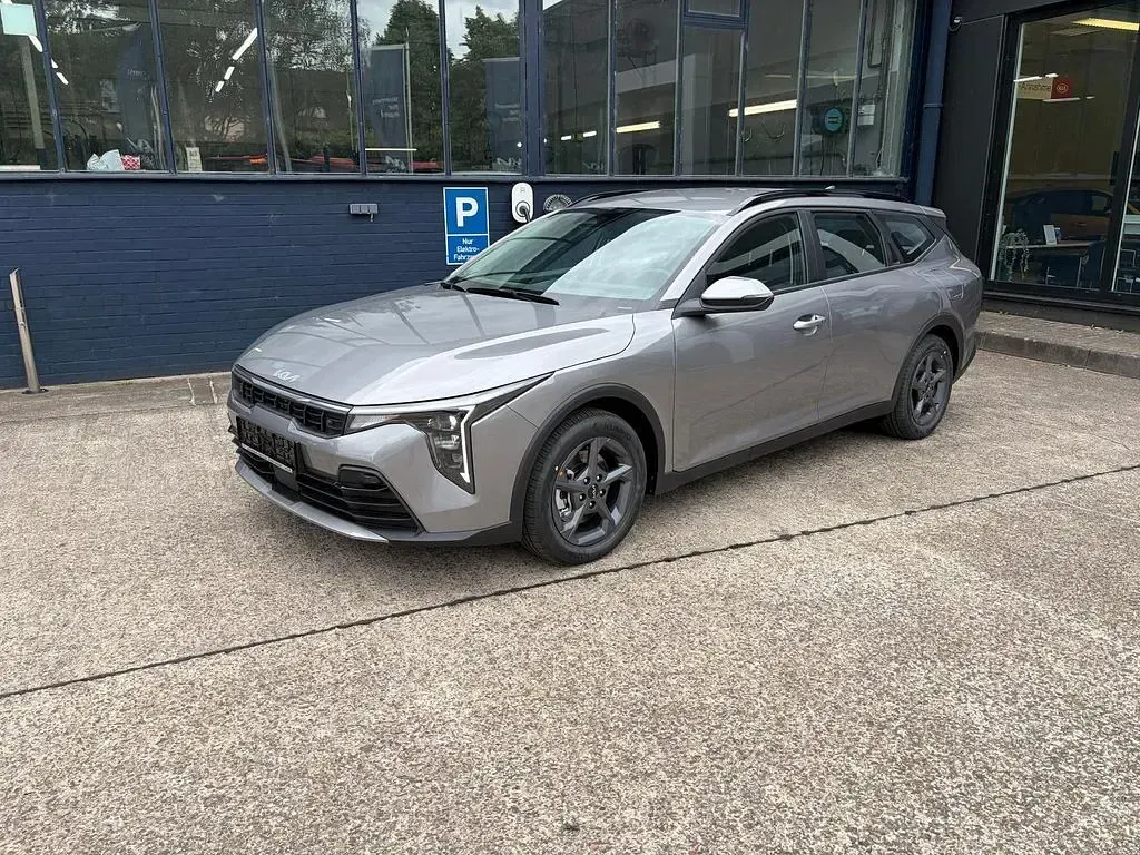 Neu Kia K4 150 PS (110 kW) 2026 Grau Kombi