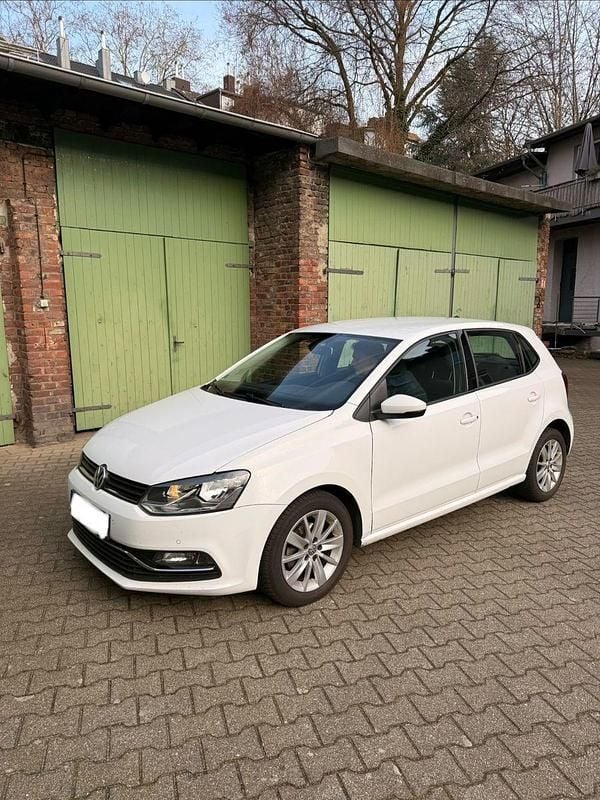 Weiß Gebraucht 2015 VW Polo Highline Kleinwagen | 7.290 € (Guter Preis) - Bild 1/4
