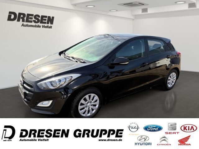 Gebraucht Hyundai i30 Trend 101 PS (74 kW) 2016 Schwarz Limousine