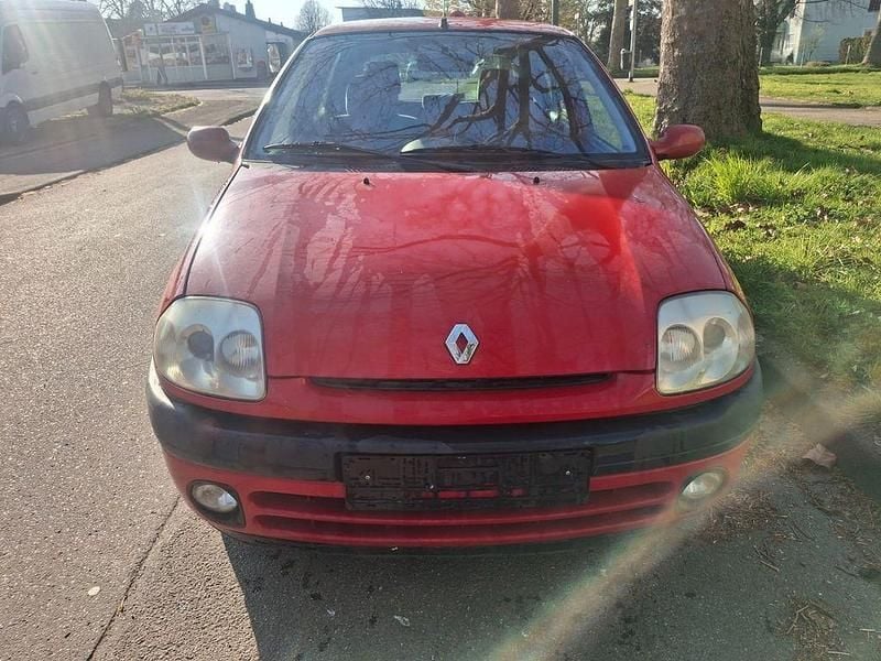 Gebraucht Renault Clio II 98 PS (72 kW) 2000 Rot Limousine