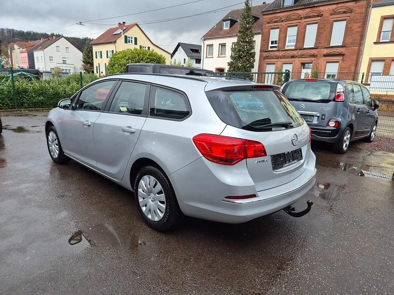 Gebraucht Opel Astra Selection 116 PS (85 kW) 2015 Argon silber/ice silver (m2) Kombi