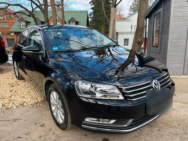Gebraucht VW Passat Highline 160 PS (117 kW) 2012 Schwarz Limousine