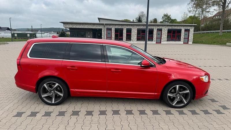 Rot Gebraucht 2013 Volvo V70 Kombi | 7.100 € (Fairer Preis) - Bild 1/4