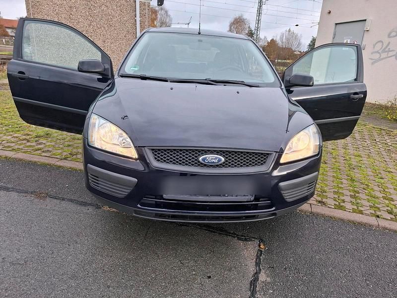 Blau Gebraucht 2005 Ford Focus Limousine | 1.999 € (Fairer Preis) - Bild 1/4