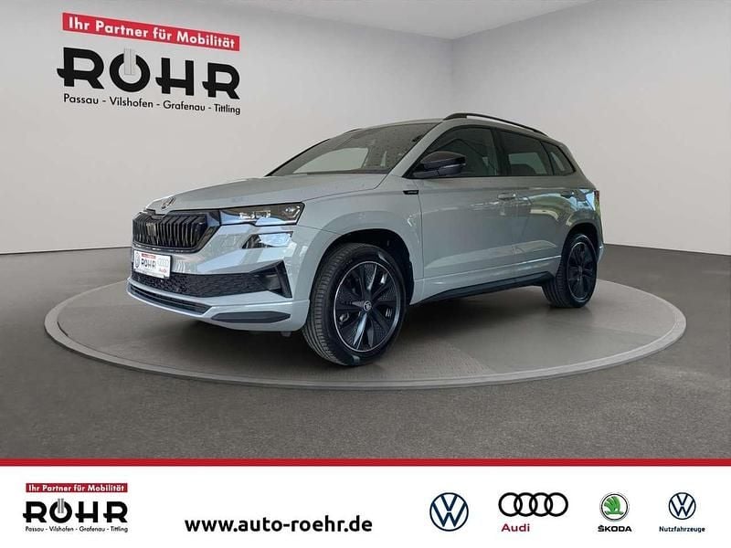 Steelgrau Gebraucht 2025 Skoda Karoq SportLine SUV | 39.900 € (Fairer Preis) - Bild 1/4