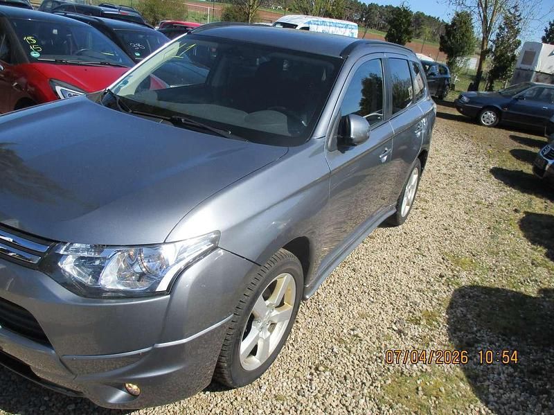 Gebraucht Mitsubishi Outlander Invite 150 PS (110 kW) 2013 Platinumgrau (m) SUV