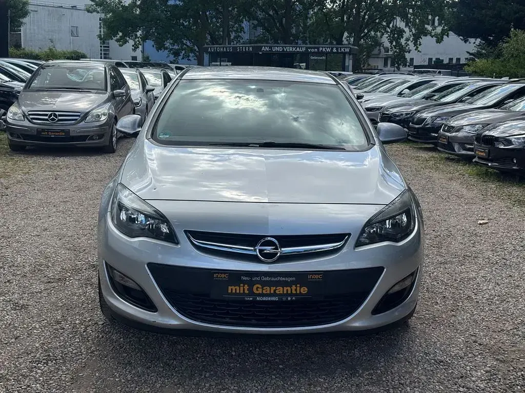 Gebraucht Opel Astra 101 PS (74 kW) 2013 Silber Limousine