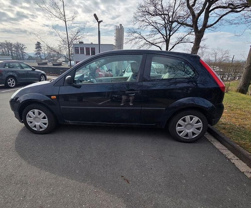 Gebraucht Ford Fiesta 80 PS (58 kW) 2004 Blau Kleinwagen