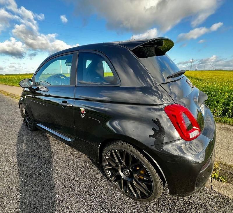 Schwarz Gebraucht 2020 Abarth 595 Competizione Kleinwagen | 22.200 € (Etwas zu teuer) - Bild 1/4