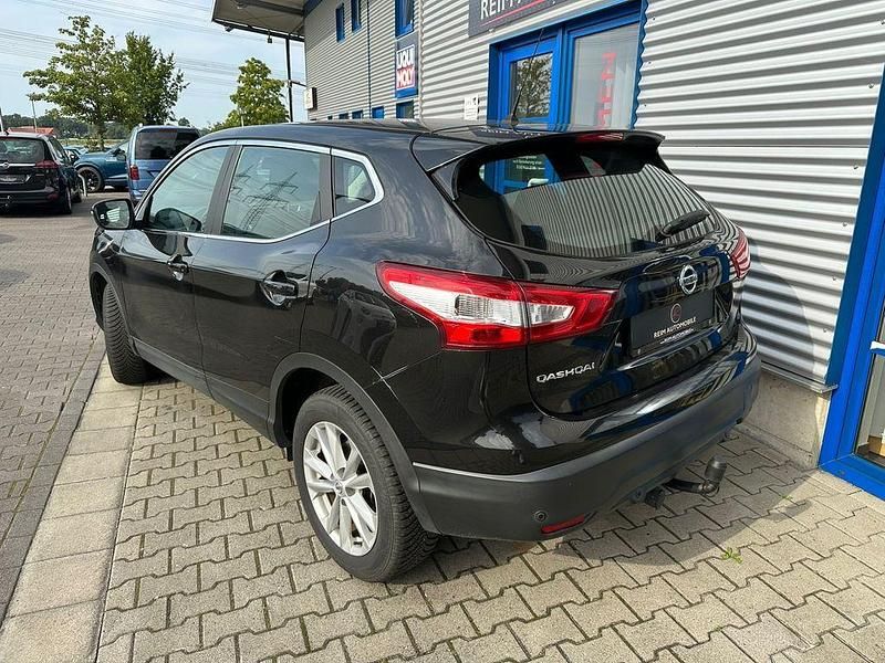 Gebraucht Nissan Qashqai Acenta 116 PS (85 kW) 2017 Schwarz SUV