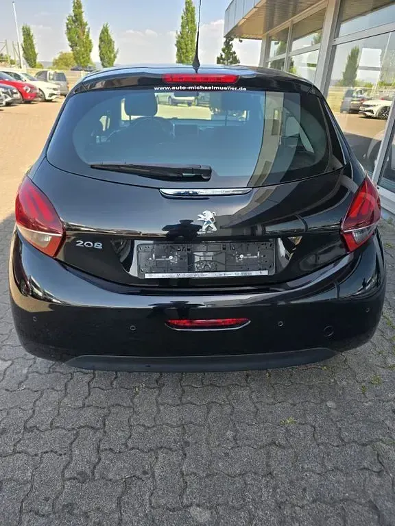 Gebraucht Peugeot 208 Active 68 PS (50 kW) 2015 Schwarz Kleinwagen