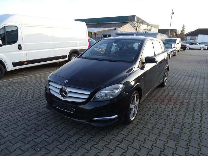 Gebraucht Mercedes B200 156 PS (114 kW) 2017 Schwarz Van / Kleinbus
