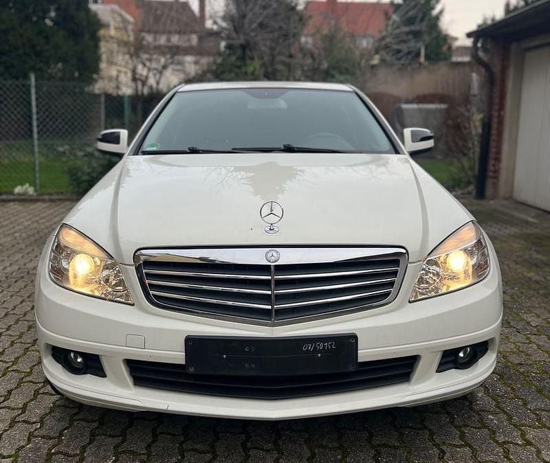 Weiß Gebraucht 2007 Mercedes C200 Elegance Limousine | 3.900 € (Superpreis) - Bild 1/4