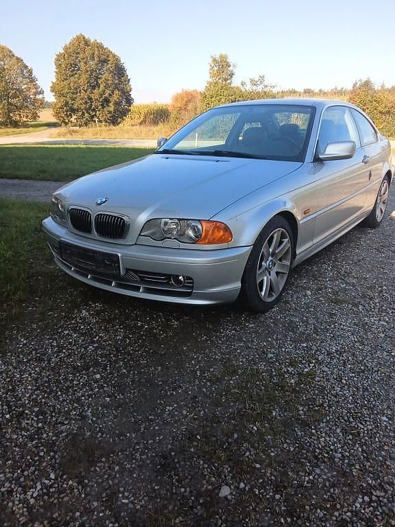 Silber Gebraucht 2001 BMW 330 Performance Coupé | 9.299 € (Superpreis) - Bild 1/4
